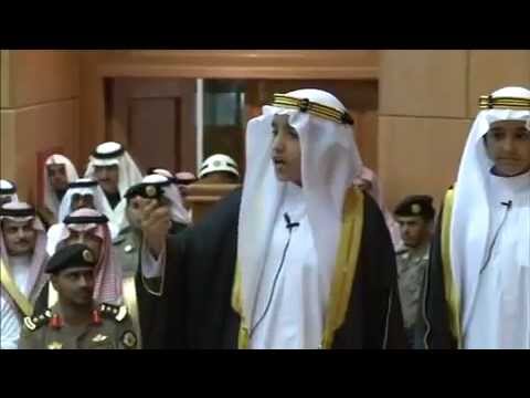 وزير الخارجية السعودي يمازح الإعلاميين