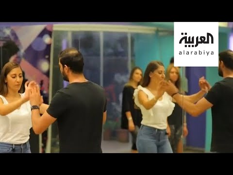 شاهد شاب أردني يعمل خبّازًا في الصباح وراقصًا في المساء